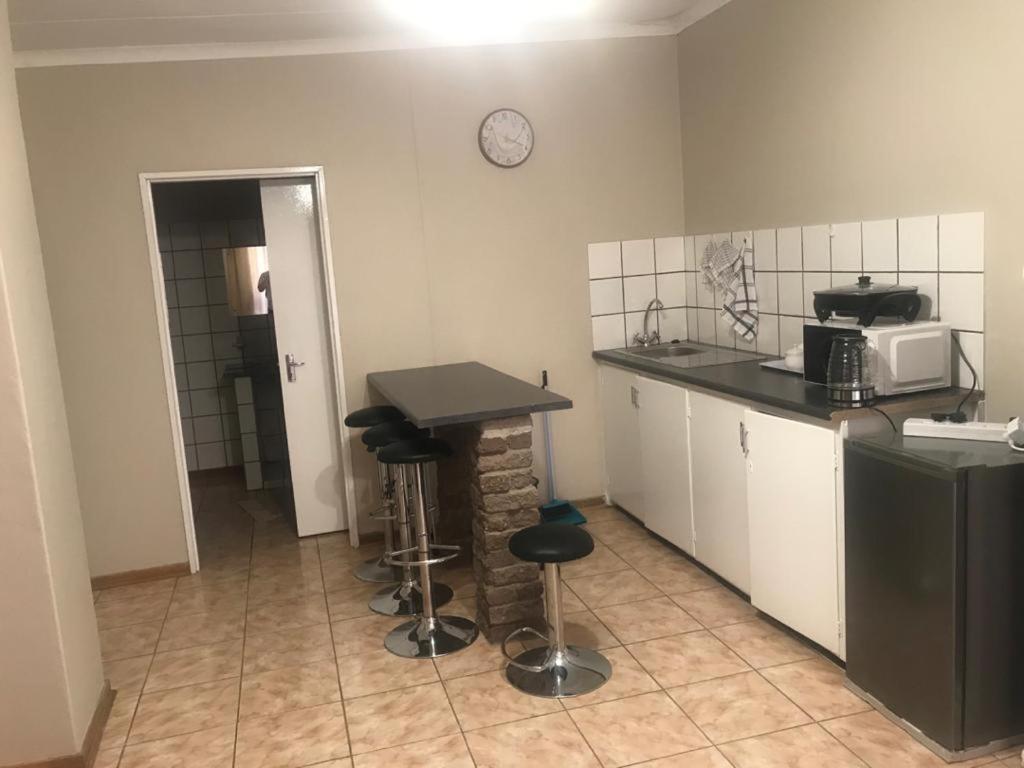 Urbanlife Keetmanshoop Accommodation Экстерьер фото